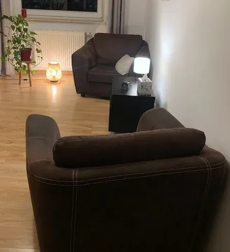 Fotel w gabinecie psychoterapii